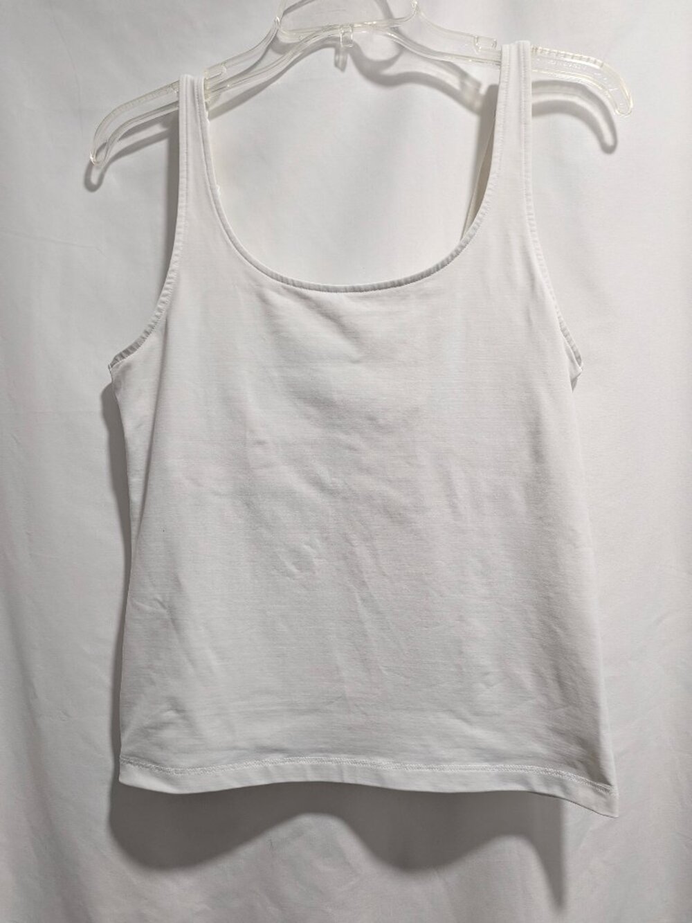 Chico'swhite scoop neck tank top with built in support